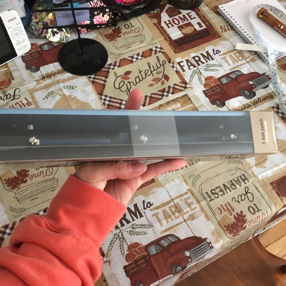 🛍️3-hole Paper Puncher NWT - Picture 3 of 4